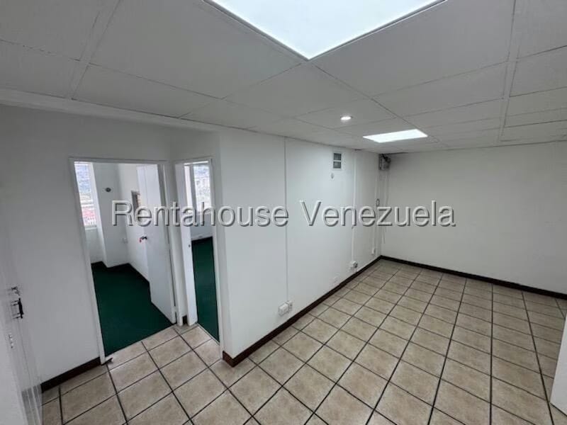 Comercial (Oficina) en Alquiler en Los Palos Grandes, Distrito Metropolitano - 9