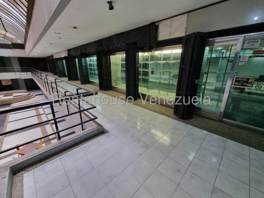 Comercial (Local Comercial) en Alquiler en Parroquia La Candelaria, Distrito Metropolitano - 2