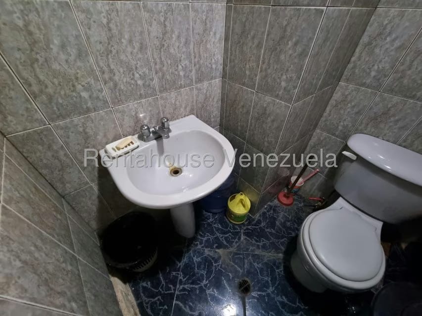 Comercial (Local Comercial) en Alquiler en Parroquia La Candelaria, Distrito Metropolitano - 17