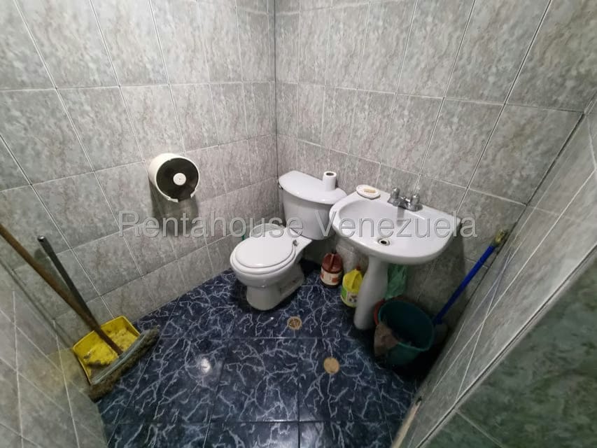 Comercial (Local Comercial) en Alquiler en Parroquia La Candelaria, Distrito Metropolitano - 21