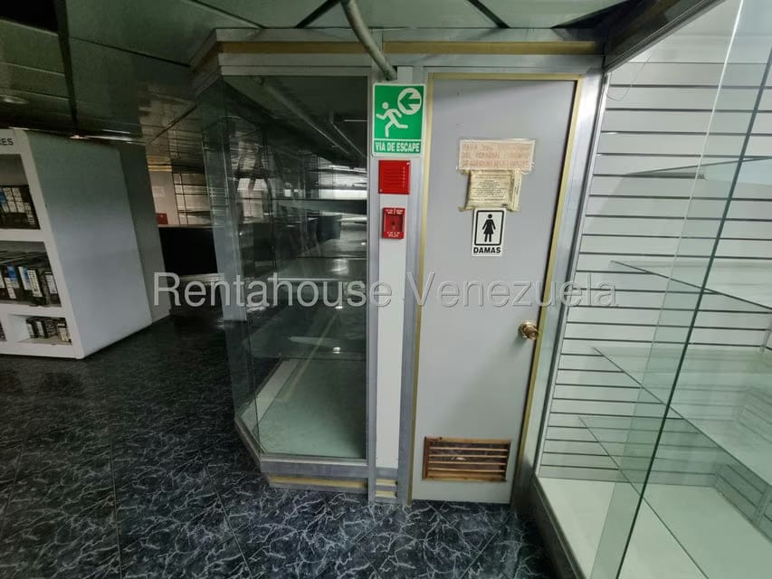 Comercial (Local Comercial) en Alquiler en Parroquia La Candelaria, Distrito Metropolitano - 22