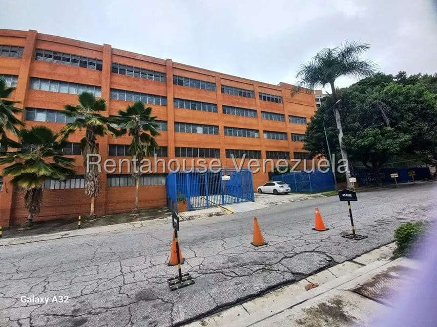 Comercial (Galpon - Deposito) en Alquiler en La Urbina, Distrito Metropolitano