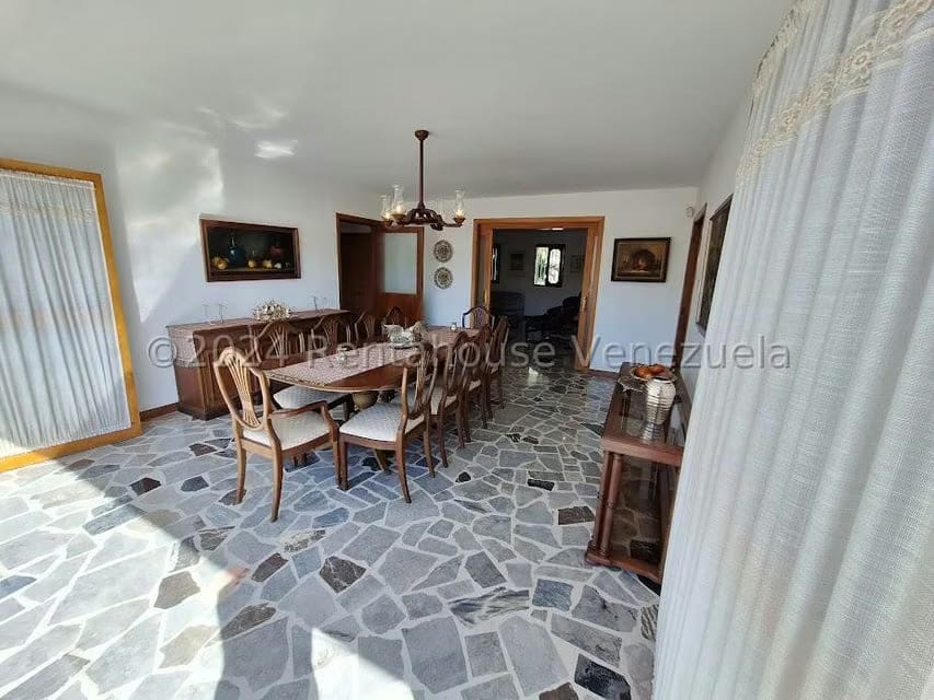 Casa (Multipes Niveles) en Venta en Cumbres de Curumo, Distrito Metropolitano - 11