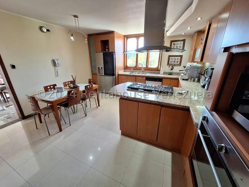 Casa (Multipes Niveles) en Venta en Cumbres de Curumo, Distrito Metropolitano - 18