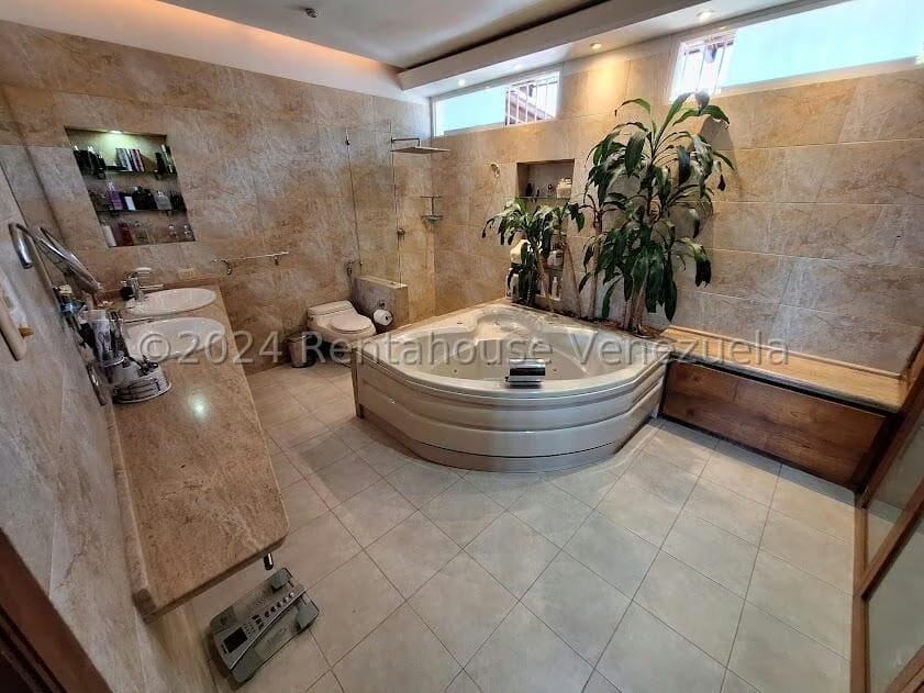 Casa (Multipes Niveles) en Venta en Cumbres de Curumo, Distrito Metropolitano - 22