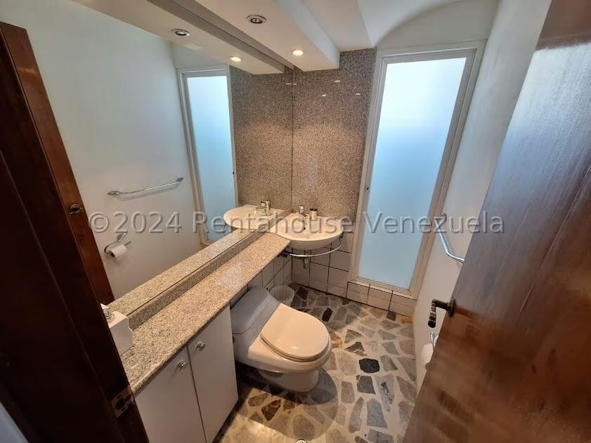 Casa (Multipes Niveles) en Venta en Cumbres de Curumo, Distrito Metropolitano - 27