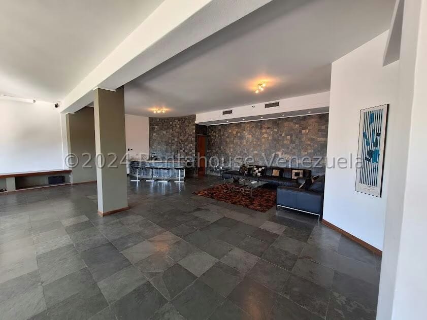 Casa (Multipes Niveles) en Venta en Cumbres de Curumo, Distrito Metropolitano - 36