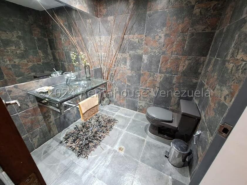 Casa (Multipes Niveles) en Venta en Cumbres de Curumo, Distrito Metropolitano - 39