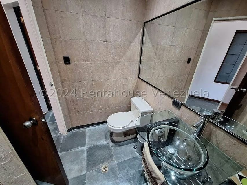 Casa (Multipes Niveles) en Venta en Cumbres de Curumo, Distrito Metropolitano - 40