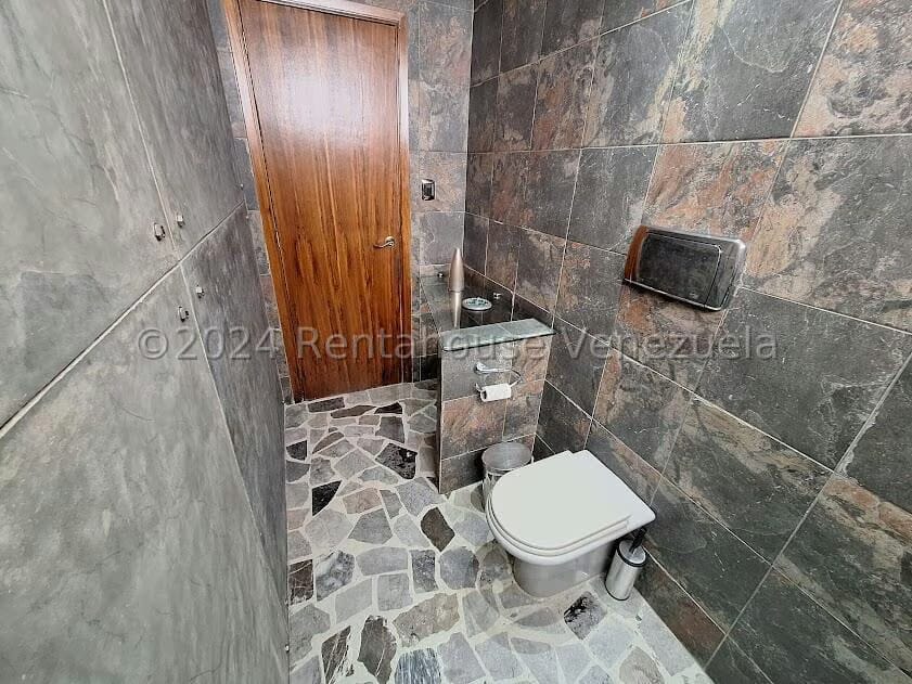 Casa (Multipes Niveles) en Venta en Cumbres de Curumo, Distrito Metropolitano - 8