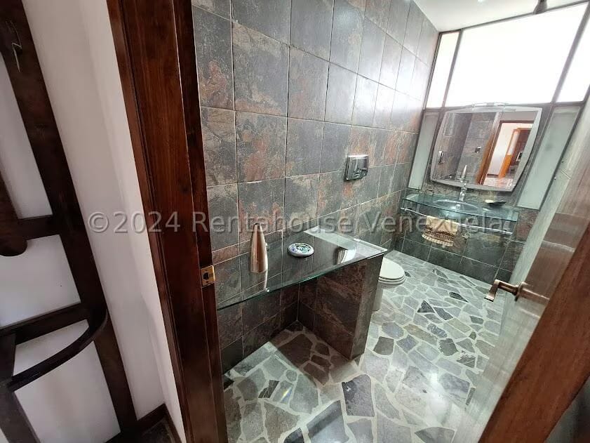 Casa (Multipes Niveles) en Venta en Cumbres de Curumo, Distrito Metropolitano - 9