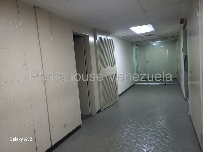 Comercial (Oficina) en Alquiler en Parroquia Catedral, Distrito Metropolitano - 2