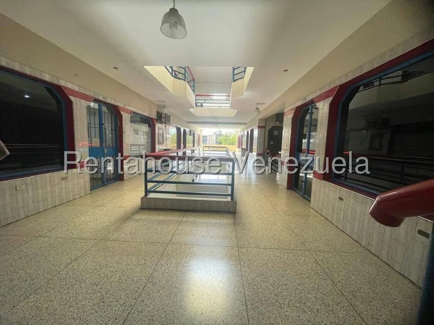 Comercial (Edificio) en Venta en Zona Oeste, Lara - 14
