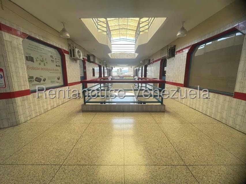 Comercial (Edificio) en Venta en Zona Oeste, Lara - 9