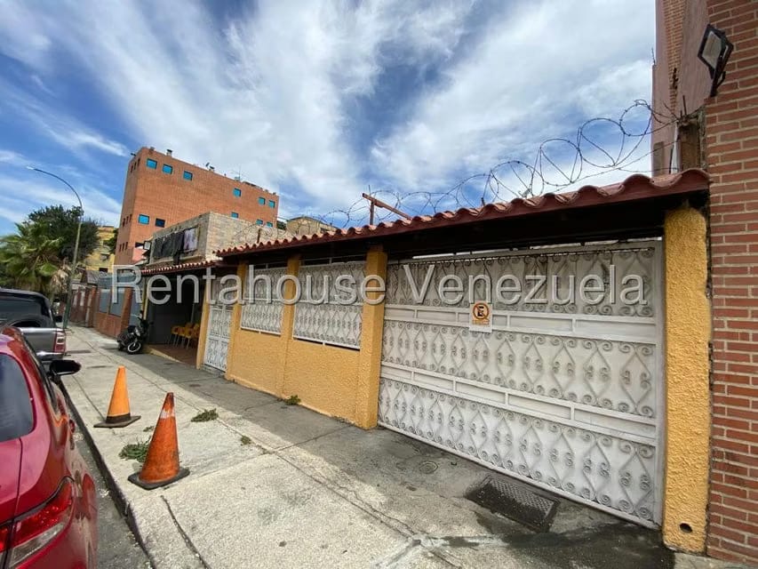 Casa (Multipes Niveles) en Venta en Santa Monica, Distrito Metropolitano