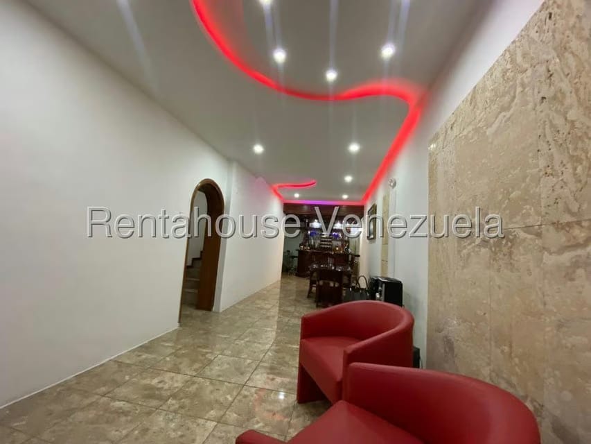 Casa (Multipes Niveles) en Venta en Santa Monica, Distrito Metropolitano - 11