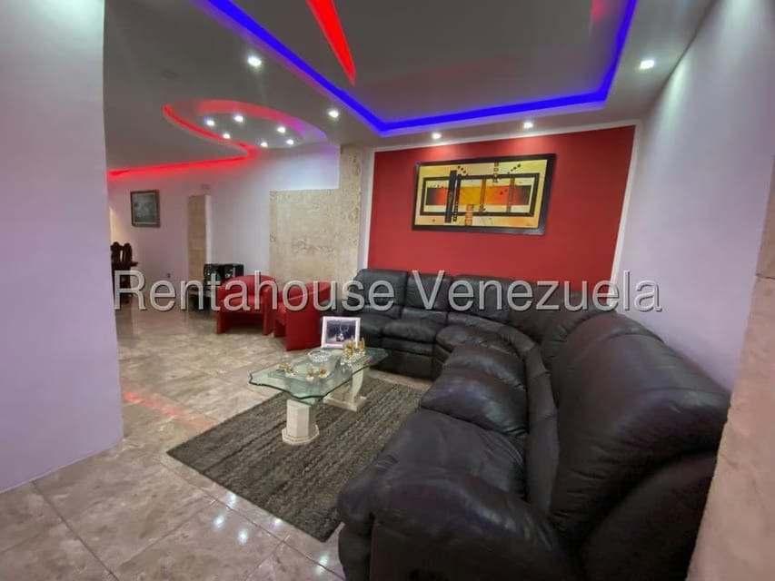 Casa (Multipes Niveles) en Venta en Santa Monica, Distrito Metropolitano - 4