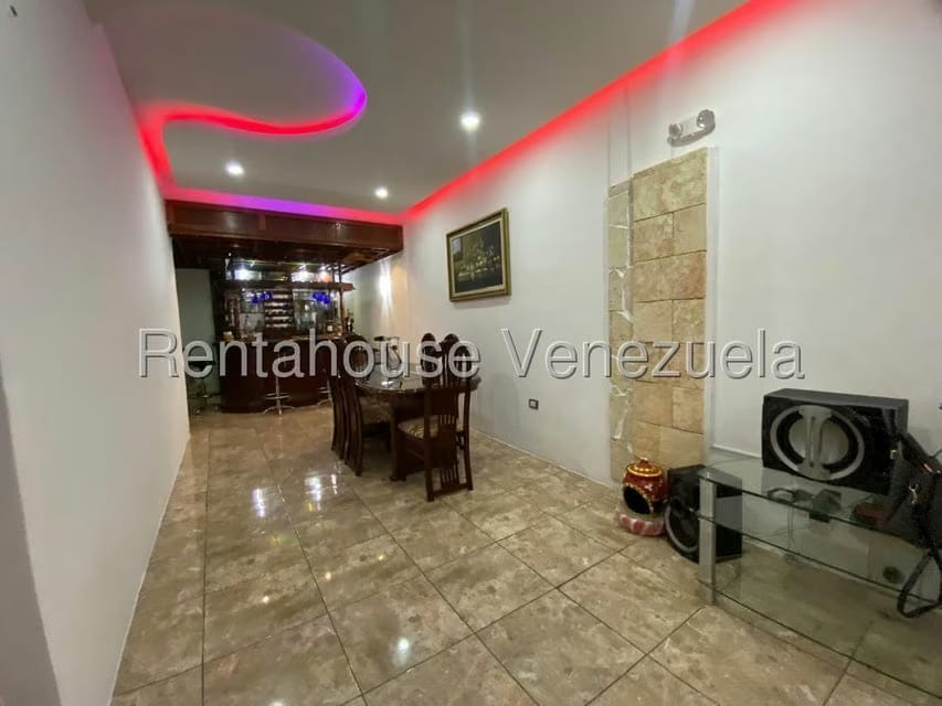 Casa (Multipes Niveles) en Venta en Santa Monica, Distrito Metropolitano - 9