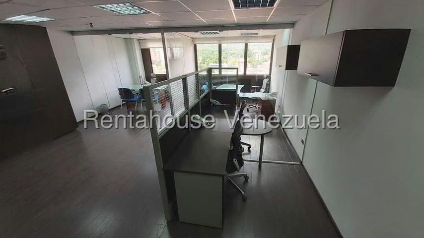 Comercial (Oficina) en Alquiler en Los Dos Caminos, Distrito Metropolitano - 12