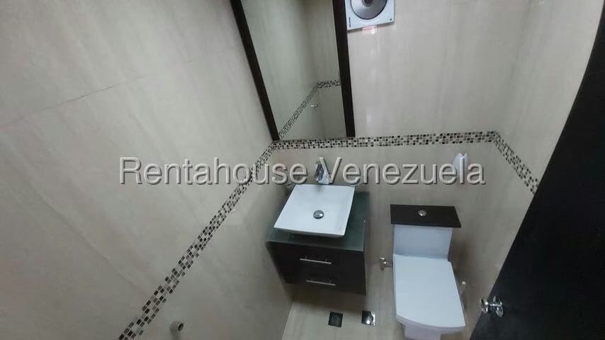 Comercial (Oficina) en Alquiler en Los Dos Caminos, Distrito Metropolitano - 14