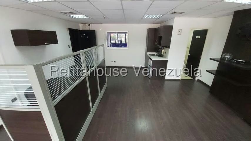 Comercial (Oficina) en Alquiler en Los Dos Caminos, Distrito Metropolitano - 15