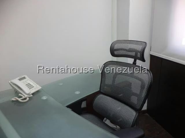 Comercial (Oficina) en Alquiler en Los Dos Caminos, Distrito Metropolitano - 4