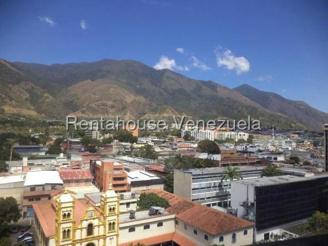 Comercial (Oficina) en Alquiler en Los Dos Caminos, Distrito Metropolitano - 5