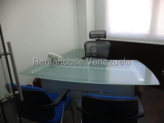 Comercial (Oficina) en Alquiler en Los Dos Caminos, Distrito Metropolitano - 6