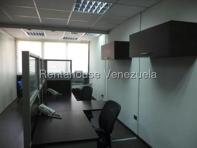Comercial (Oficina) en Alquiler en Los Dos Caminos, Distrito Metropolitano - 8