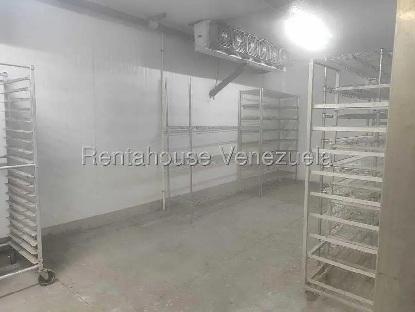 Comercial (Industrial) en Venta en La Urbina, Distrito Metropolitano - 2