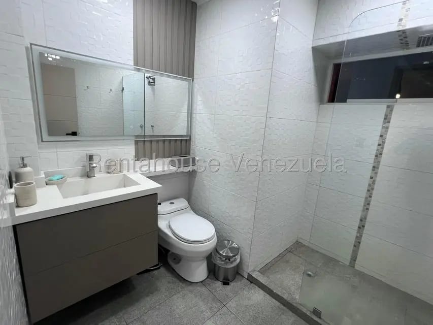 Apartamento (Penthouse) en Venta en La Florida, Distrito Metropolitano - 14