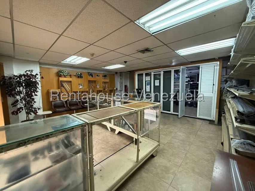 Comercial (Local Comercial) en Venta en Santa Eduvigis, Distrito Metropolitano - 12