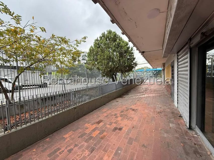 Comercial (Local Comercial) en Venta en Santa Eduvigis, Distrito Metropolitano - 3