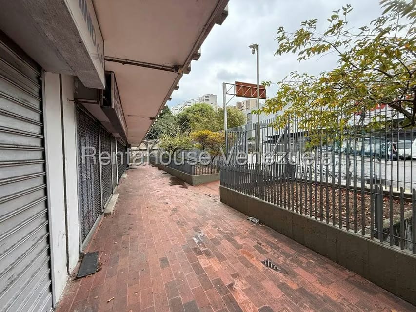 Comercial (Local Comercial) en Venta en Santa Eduvigis, Distrito Metropolitano - 4