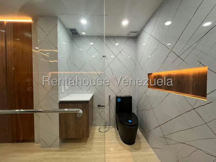 Apartamento (1 Nivel) en Alquiler en Campo Alegre, Distrito Metropolitano - 26