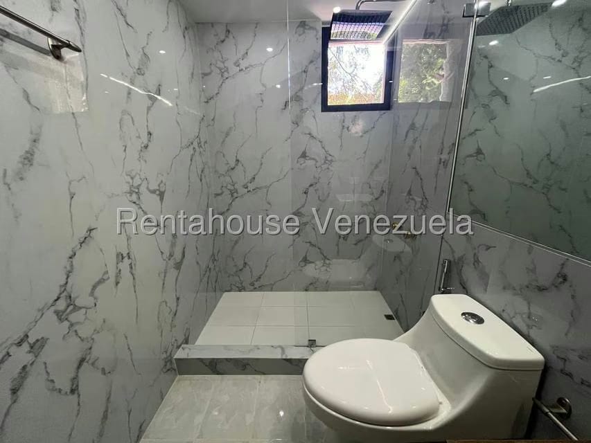 Apartamento (1 Nivel) en Alquiler en Campo Alegre, Distrito Metropolitano - 31