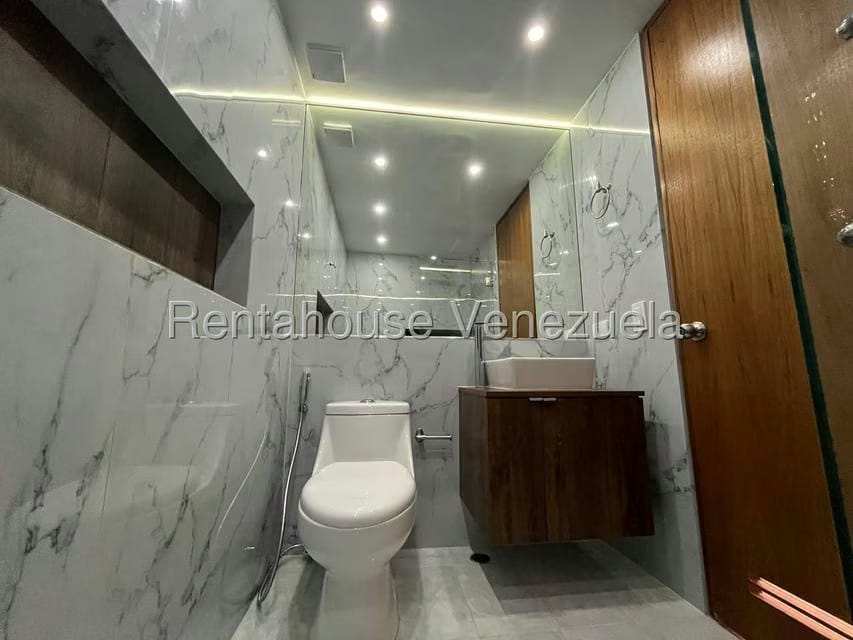 Apartamento (1 Nivel) en Alquiler en Campo Alegre, Distrito Metropolitano - 33