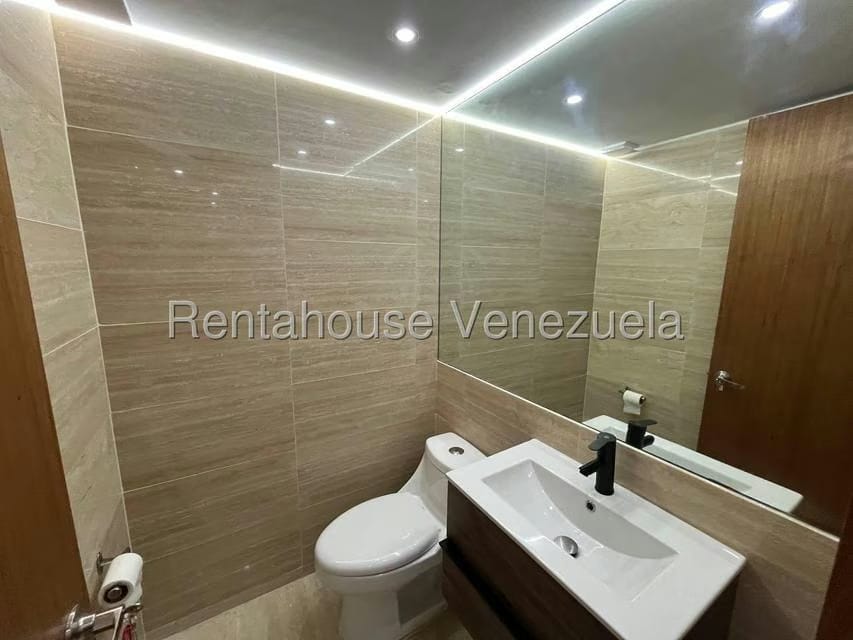 Apartamento (1 Nivel) en Alquiler en Campo Alegre, Distrito Metropolitano - 35