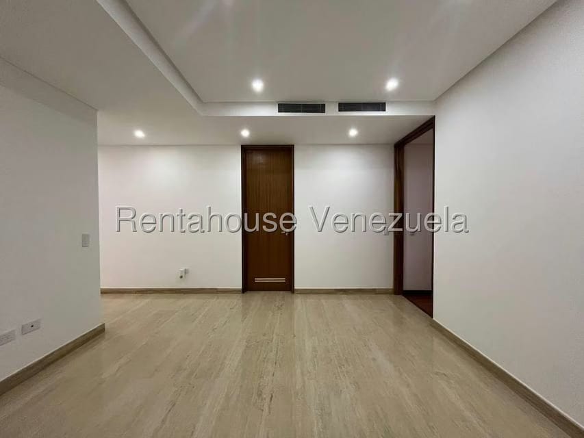 Apartamento (1 Nivel) en Alquiler en Campo Alegre, Distrito Metropolitano - 36