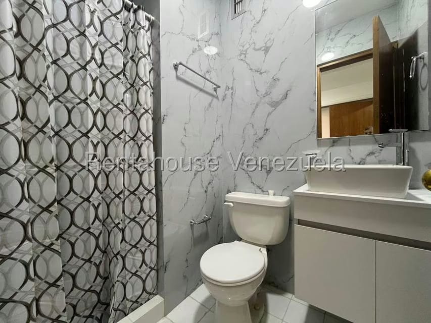 Apartamento (1 Nivel) en Alquiler en Campo Alegre, Distrito Metropolitano - 41