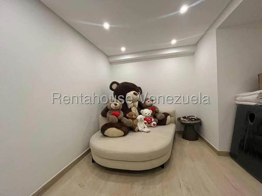 Apartamento (1 Nivel) en Alquiler en Campo Alegre, Distrito Metropolitano - 52