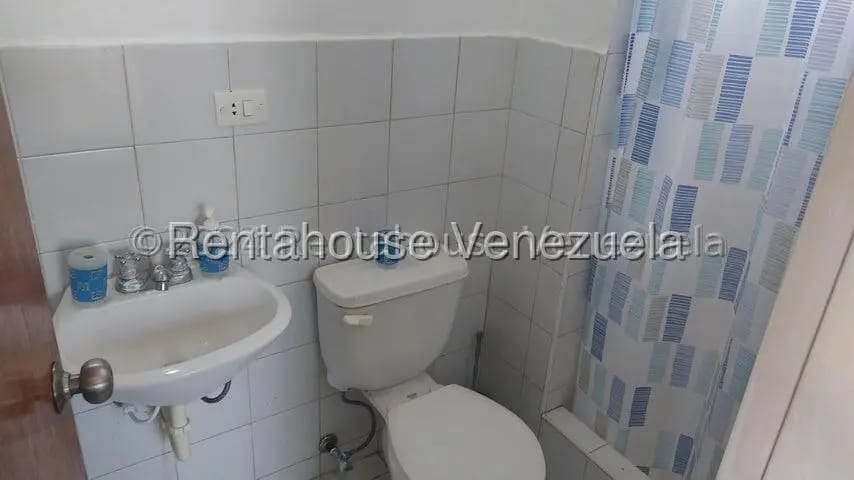 Apartamento (1 Nivel) en Alquiler en La Rosa, Miranda - 13