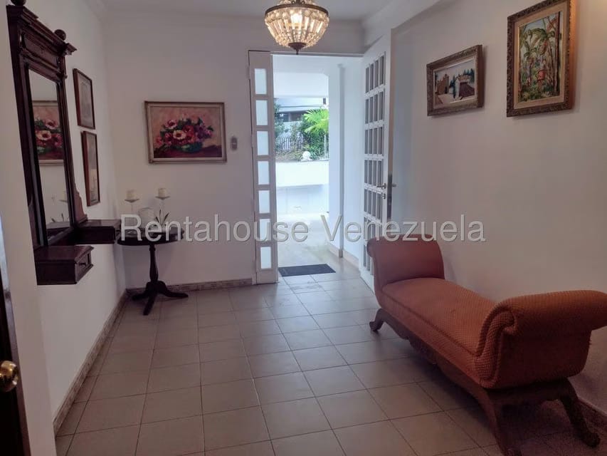 Apartamento (1 Nivel) en Alquiler en Prados del Este, Distrito Metropolitano - 2