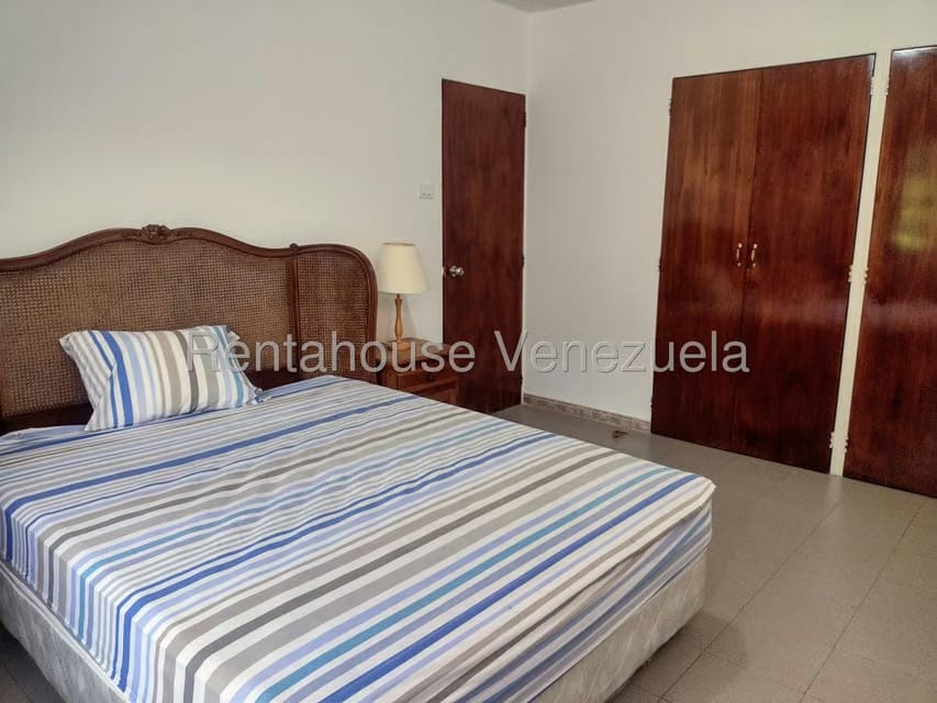 Apartamento (1 Nivel) en Alquiler en Prados del Este, Distrito Metropolitano - 16