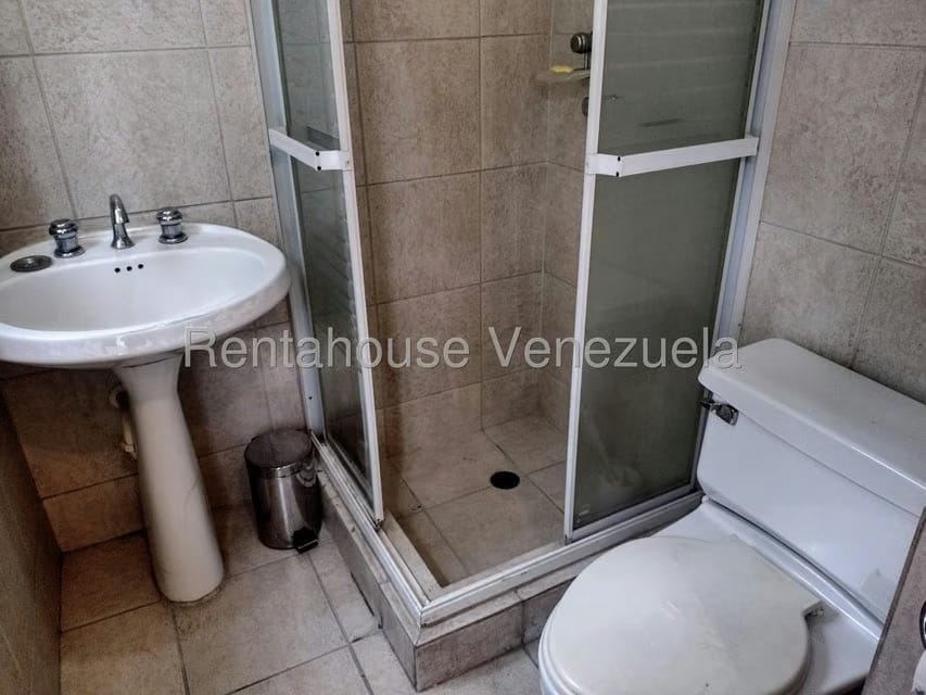 Apartamento (1 Nivel) en Alquiler en Prados del Este, Distrito Metropolitano - 19