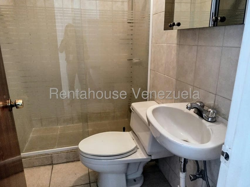 Apartamento (1 Nivel) en Alquiler en Prados del Este, Distrito Metropolitano - 9