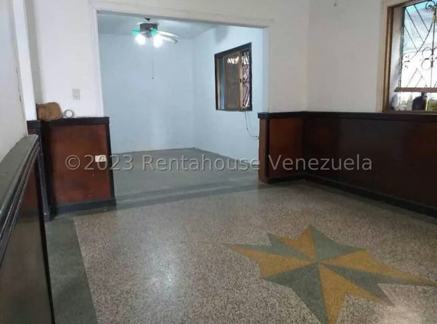 Comercial (Local Comercial) en Venta en Los Chaguaramos, Distrito Metropolitano - 2