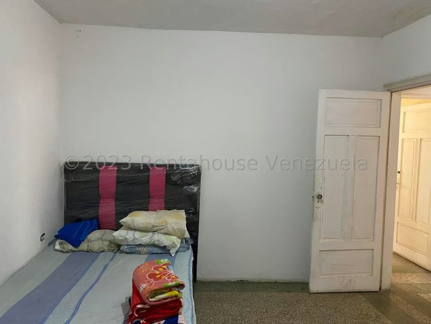 Comercial (Local Comercial) en Venta en Los Chaguaramos, Distrito Metropolitano - 12