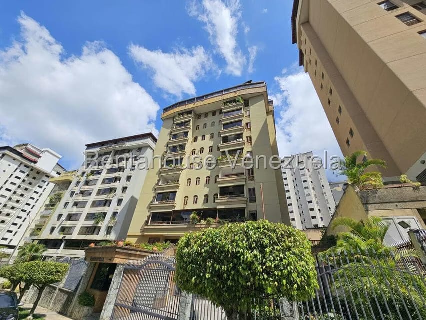 Apartamento (Duplex) en Venta en Terrazas del Avila, Distrito Metropolitano - 2