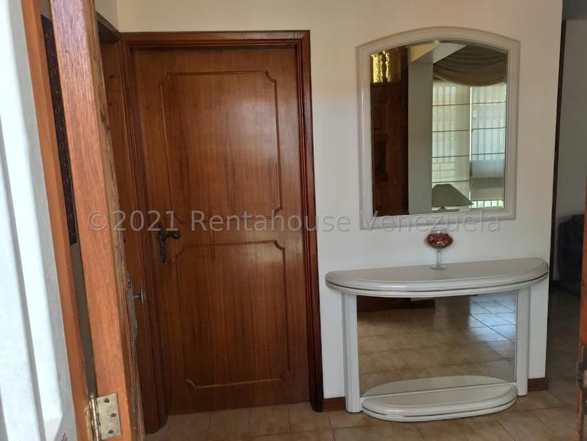 Casa (Duplex) en Venta en Los Naranjos del Cafetal, Distrito Metropolitano - 2